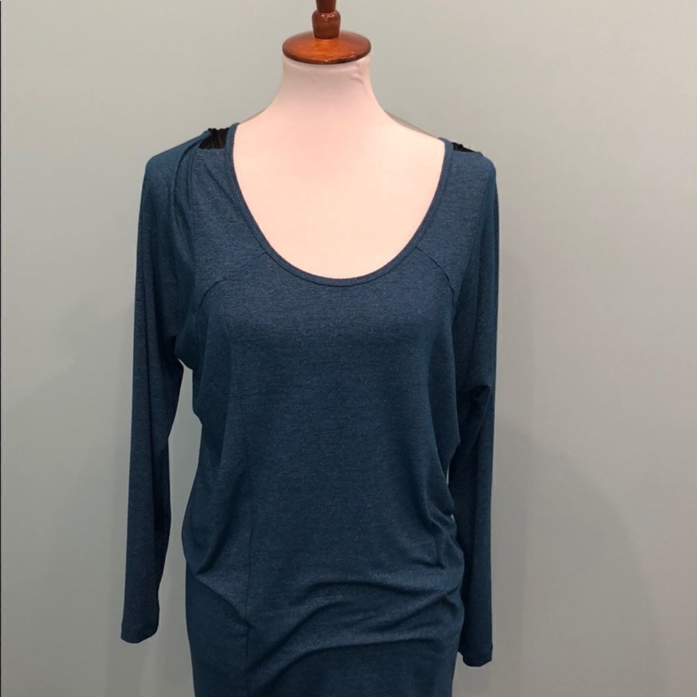 Lucy Workout Shirt sz Small